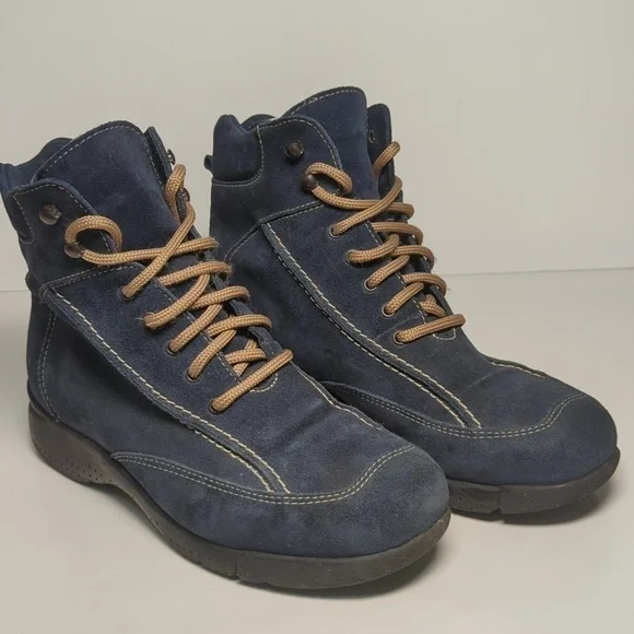 LA Canadienne Trista Suede Ankle boots women's size 6 - Picture 2 of 16